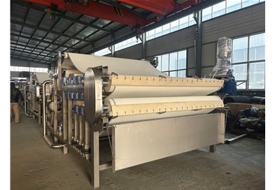 帶式果汁壓榨機廣泛應用于各個行業的果蔬榨汁